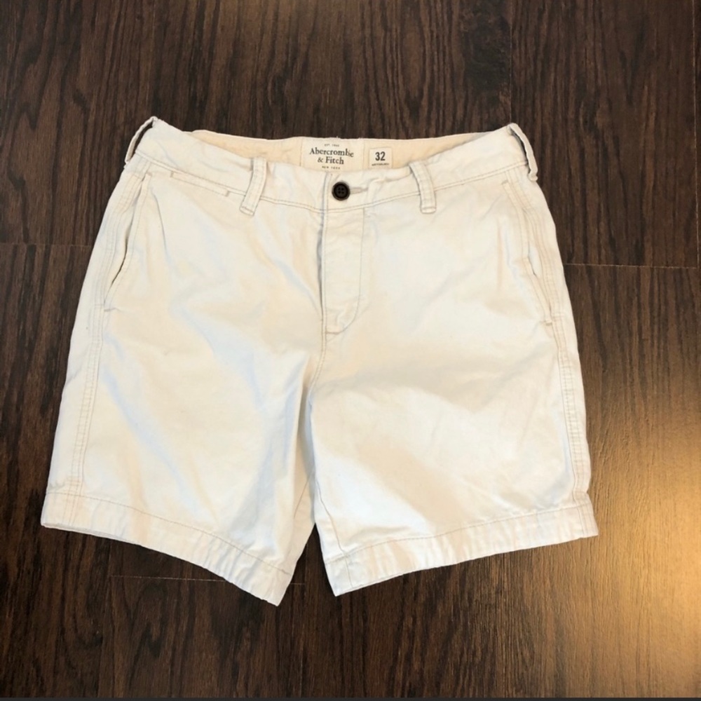 Abercrombie and Fitch shorts tan men’s size 32